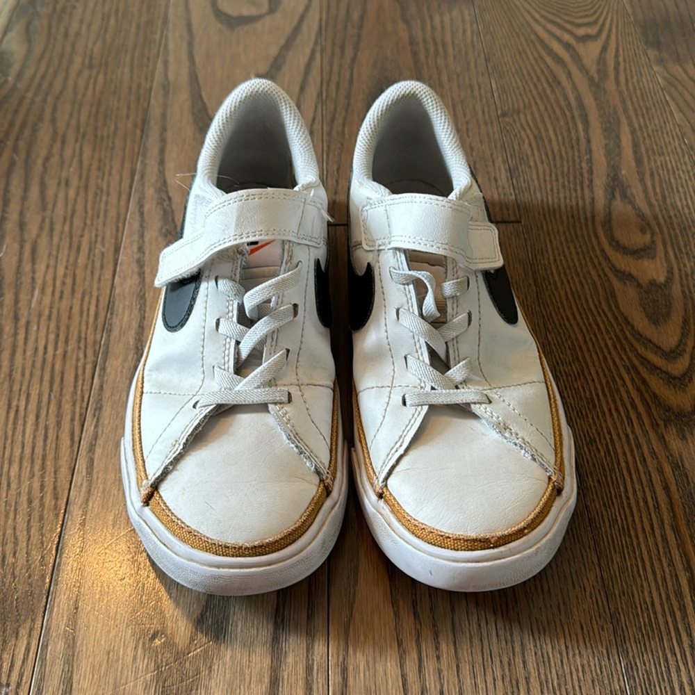 Nike court legacy
